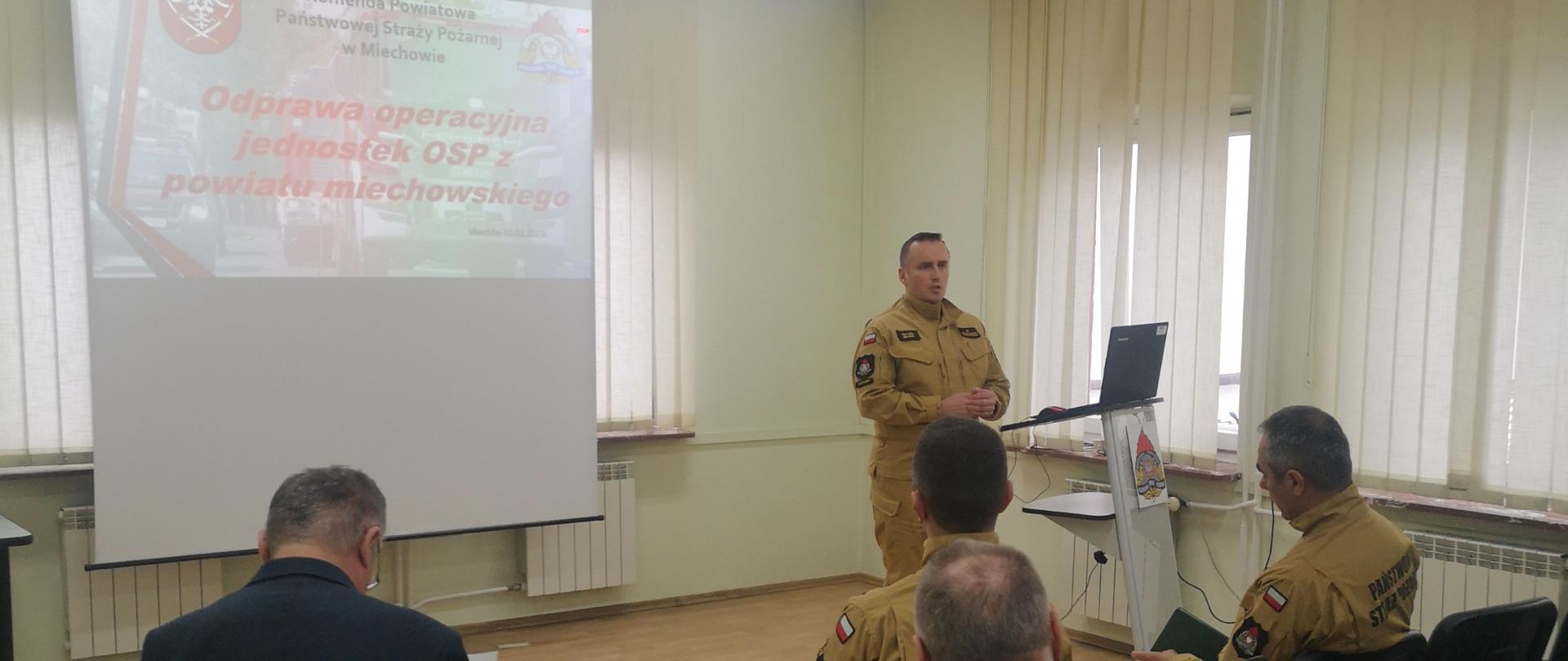 Komendant Powiatowy PSP omawia zagadnienia operacyjne dla jednostek OSP