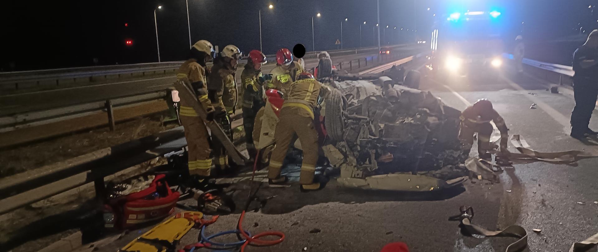 Dachowanie samochodu na S7 w miejscowości Dworku