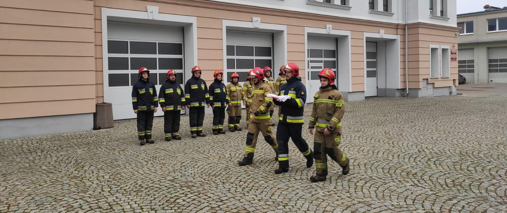 Uroczyste podniesienie flagi