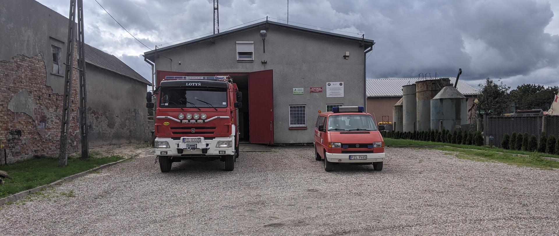 Widok remizy z pojazdami