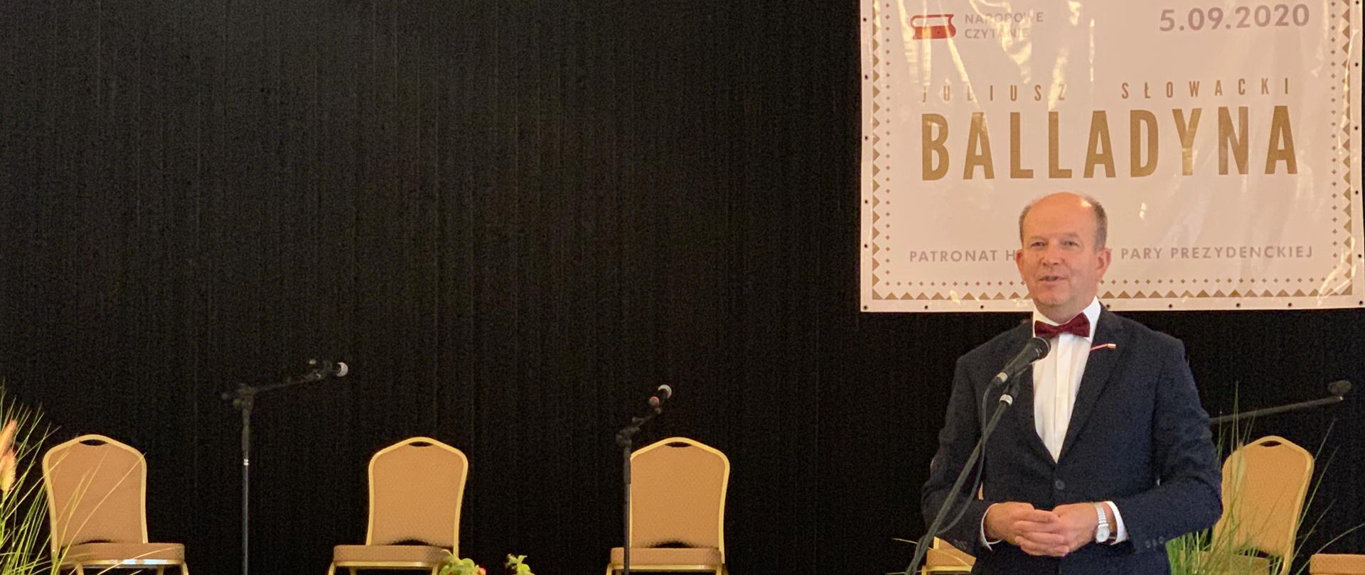 Wojewoda Mazowiecki podczas inauguracji Narodowego Czytania w Domu Polonii w Pułtusku