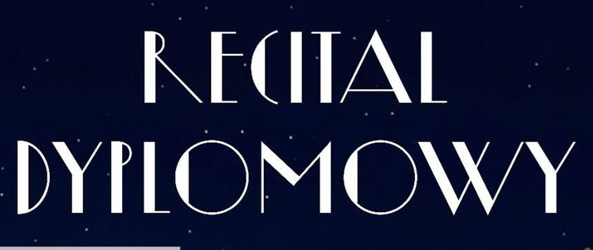 Plakat z wydarzeniem - Recital dyplomowy Andżeliki Skrzypek z klasy fletu p. Magdaleny Siwy - Kujawy oraz Piotra Antosza z klasy akordeonu p. Pawła Kusiona, który odbędzie się 20 maja 2026r. o godz. 18:00 w auli ZPSM w Dębicy; tłem plakatu jest niebo i miasto nocą, w lewej górnej części pakatu znajduje się zdjęcie Andżeliki trzymającej w dłoniach flet, w prawym dolnym rogu umieszczone zostało zdjęcie Piotra, który siedząc na scenie opiera się o akordeon