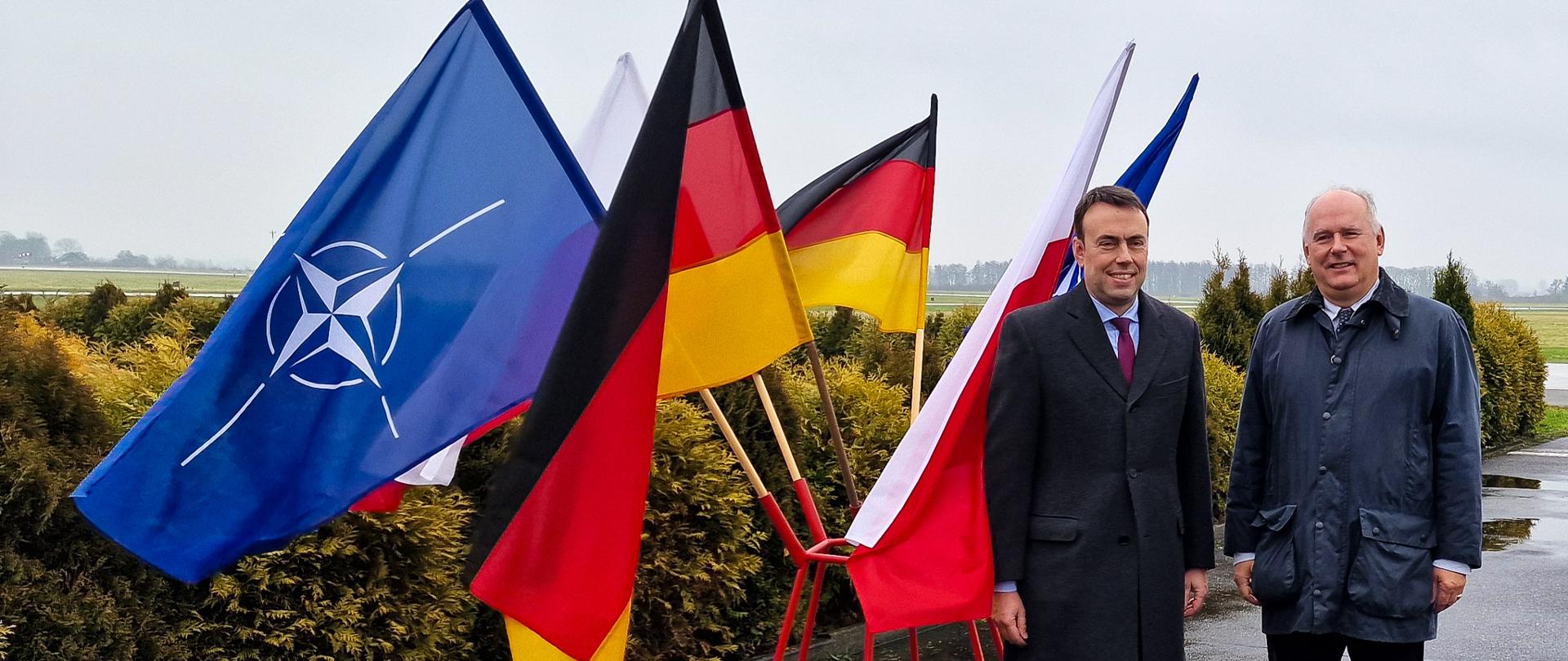 10 grudnia 2025 r. w 22 Bazie Lotnictwa Taktycznego w Malborku Sekretarz Stanu w MON Paweł Zalewski spotkał się z Parlamentarnym Sekretarzem Stanu w Federalnym Ministerstwie Obrony Nilsem Schmidem.