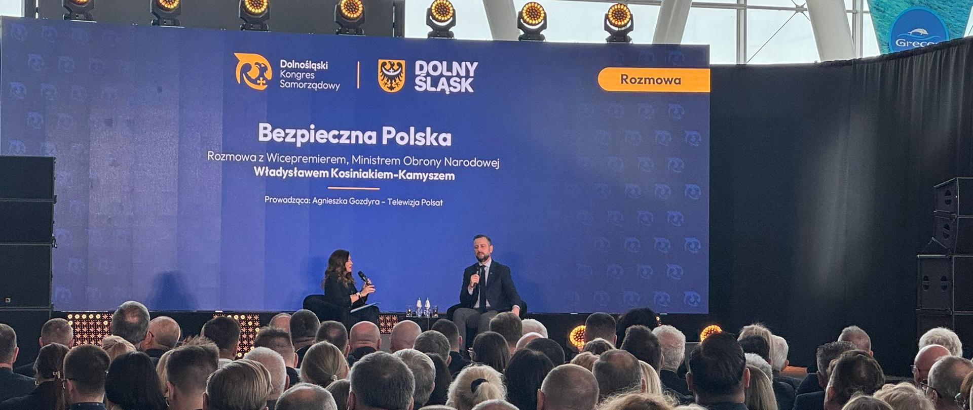 W czwartek, 13 listopada br., we Wrocławiu, wicepremier W. Kosiniak-Kamysz uczestniczył w 12. edycji Dolnośląskiego Kongresu Samorządowego „Bezpieczny Dolny Śląsk – Bezpieczna Polska”. Wydarzenie zgromadziło rekordową liczbę przedstawicieli administracji, biznesu i środowiska naukowego, stając się jedną z najważniejszych debat o bezpieczeństwie regionu i kraju.