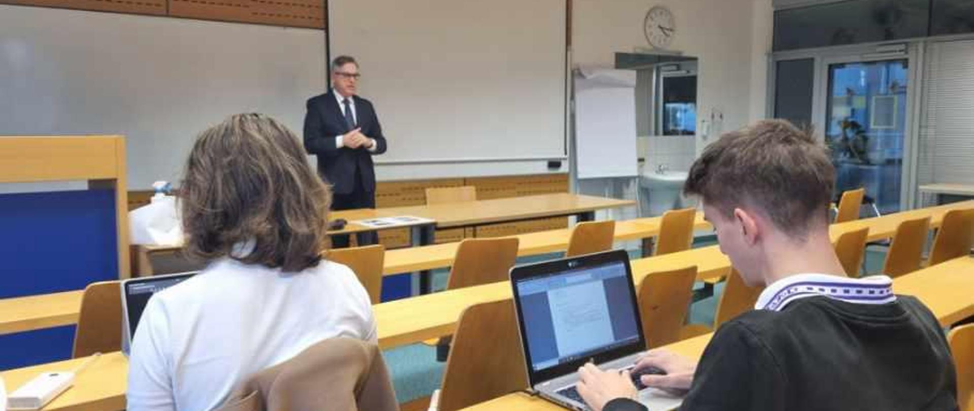 Predavanje veleposlanika Krzysztofa Olendzkega študentom Univerze v Ljubljani o poljsko-ukrajinskih odnosih 