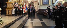 Na zdjęciu na pierwszym planie zastępca PKW, komendant miejski wraz z zastępcą oraz poczty sztandarowe komendy oraz OSP