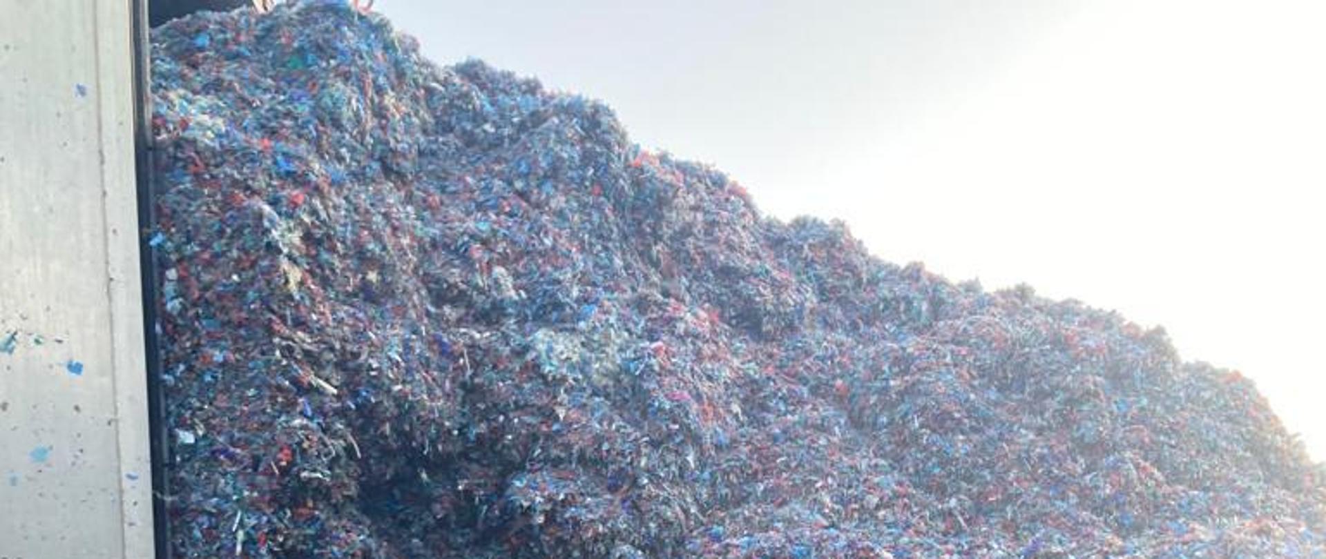 Odpady wyładowane z pojazdu