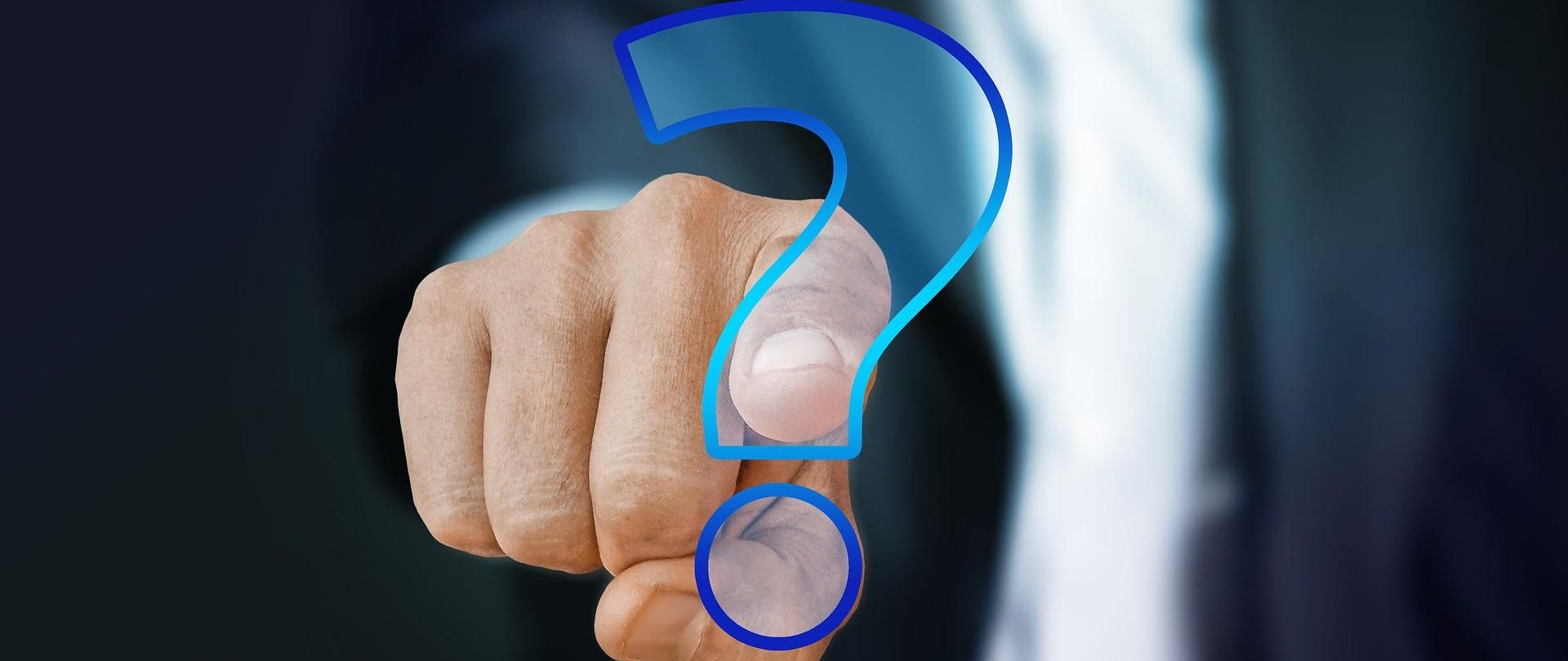 dłoń wskazująca na znak zapytania.