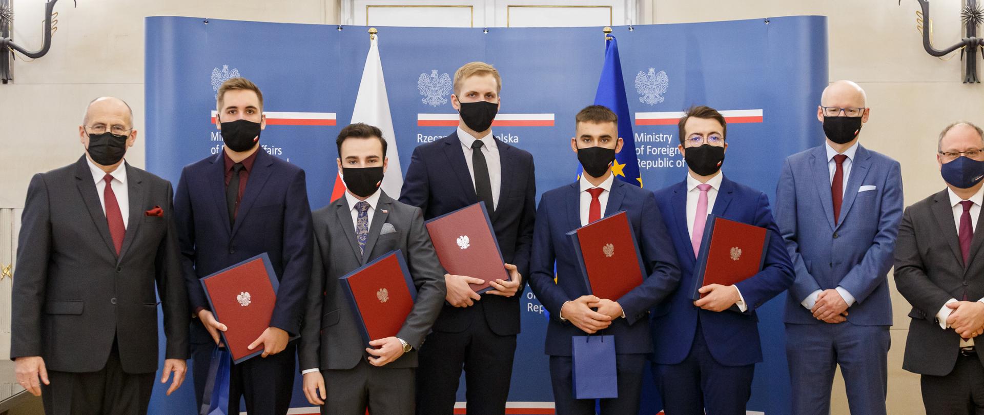 Minister Zbigniew Rau wręczył nagrodę za najlepszą pracę magisterską z zakresu współczesnych stosunków międzynarodowych