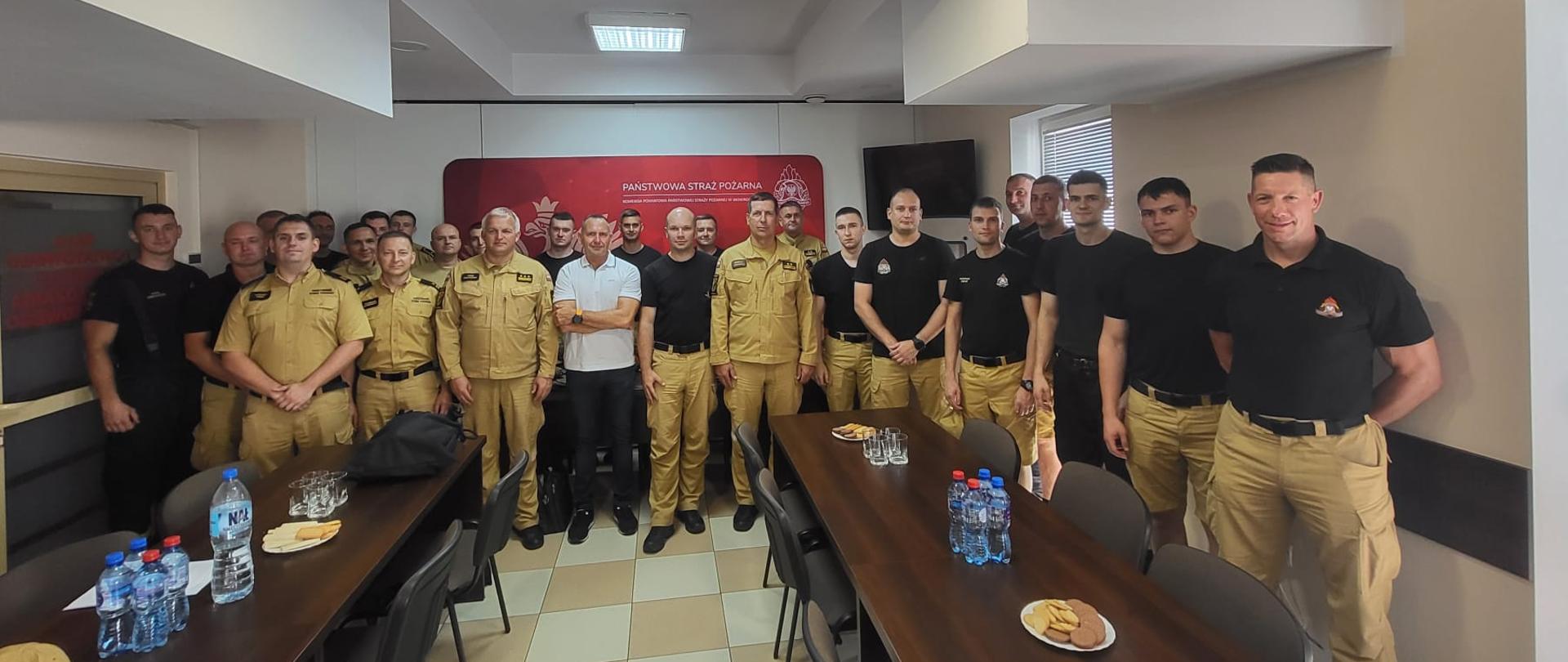 Uczestnicy szkolenia wraz ze specjalistą firmy Lubawa S.A.