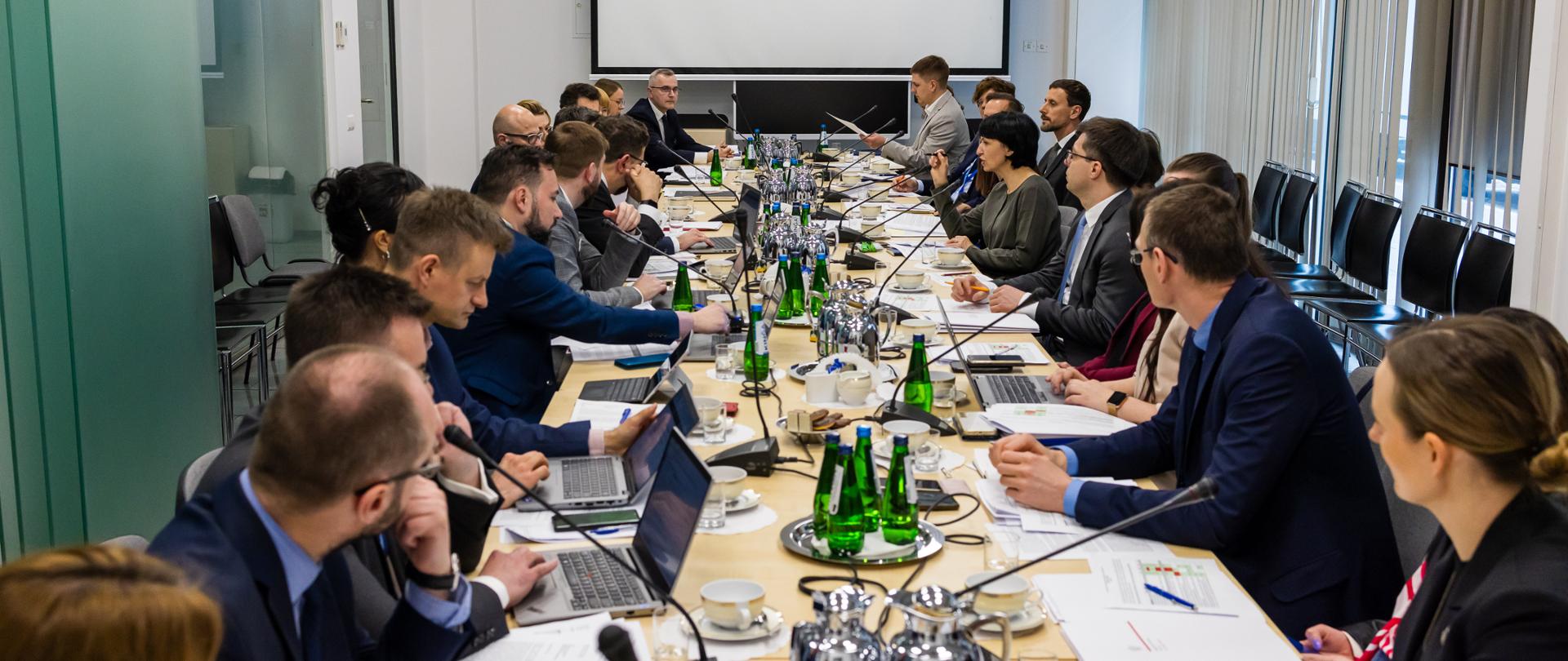 The work of the Visa Sealing Working Group, chaired by Undersecretary of State Mrs. Henryka Moscicka-Dendys. 