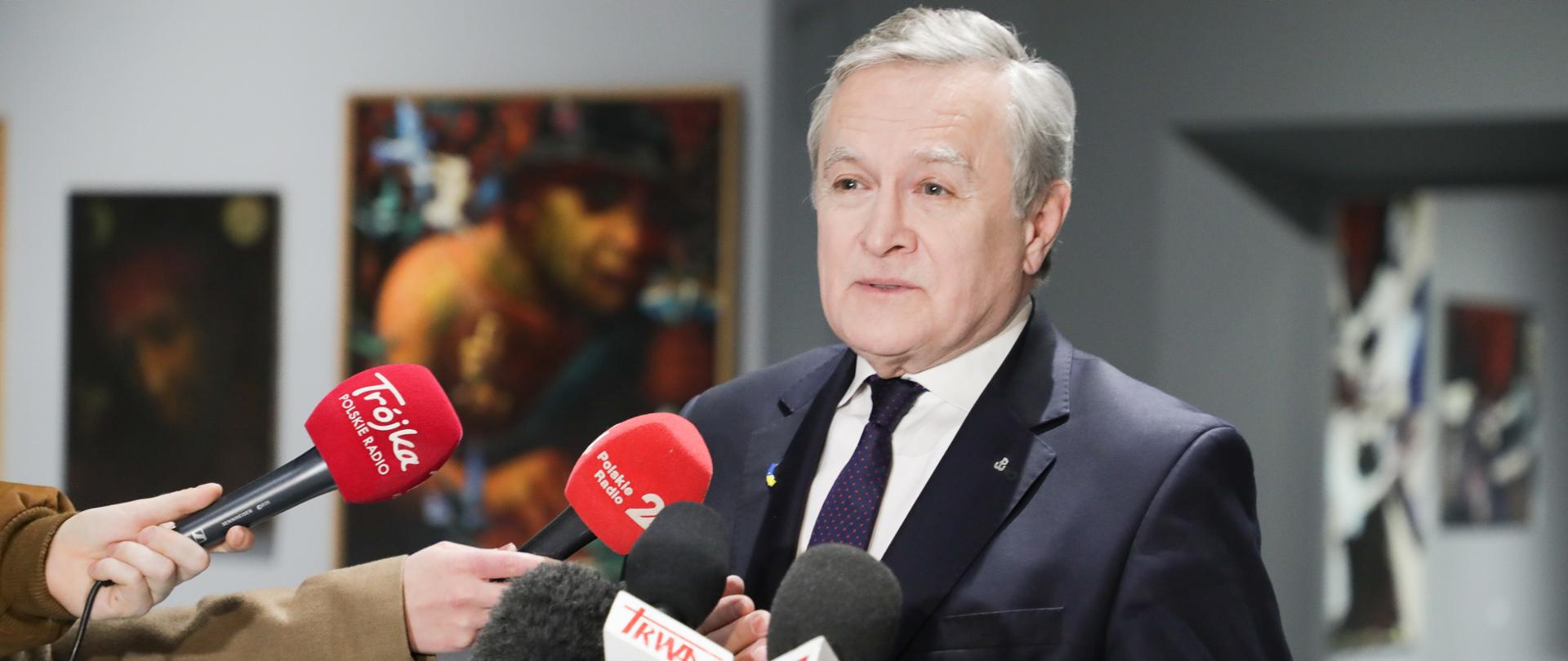 Wicepremier Piotr Gliński zwiedził wystawy Centrum Sztuki Współczesnej Zamek Ujazdowski, fot. Danuta Matloch