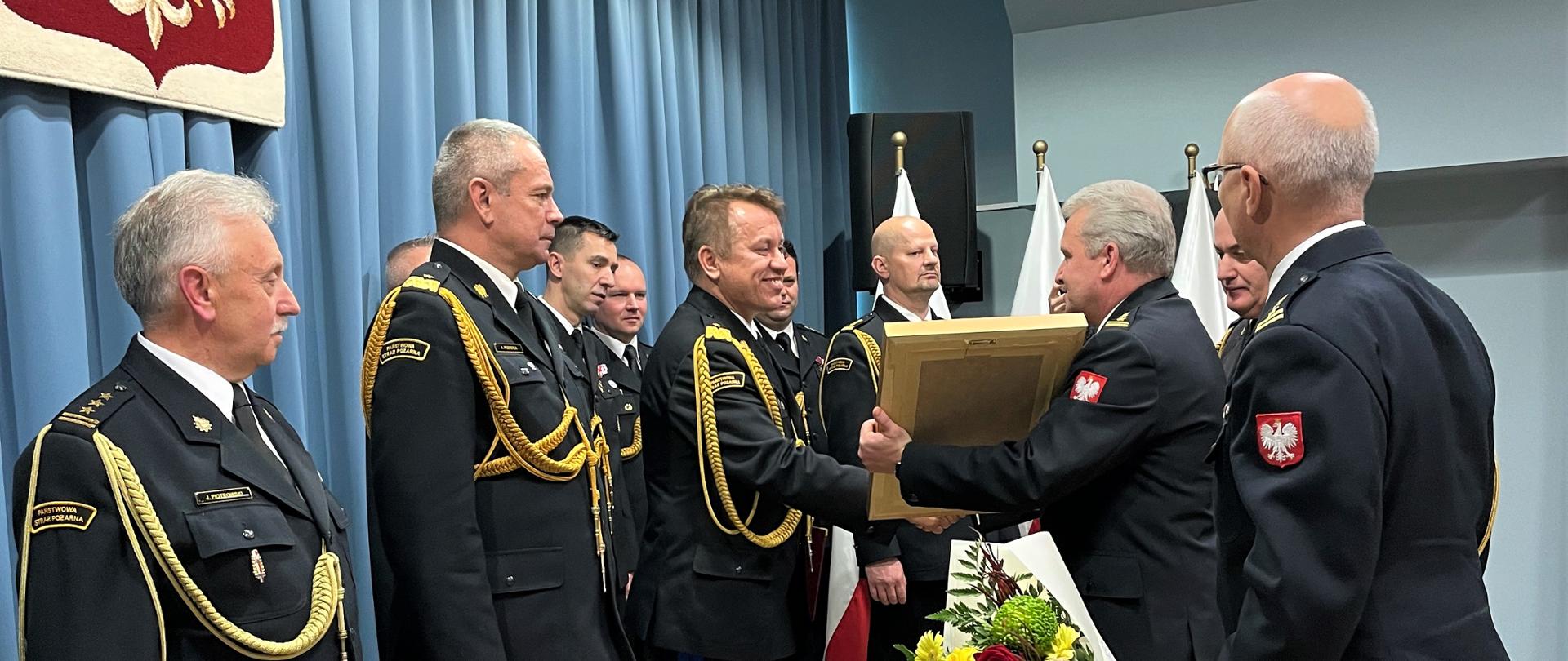 Uroczysta zbiórka z okazji zdania i powierzenia pełnienia obowiązków na stanowisku Mazowieckiego Komendanta Wojewódzkiego PSP