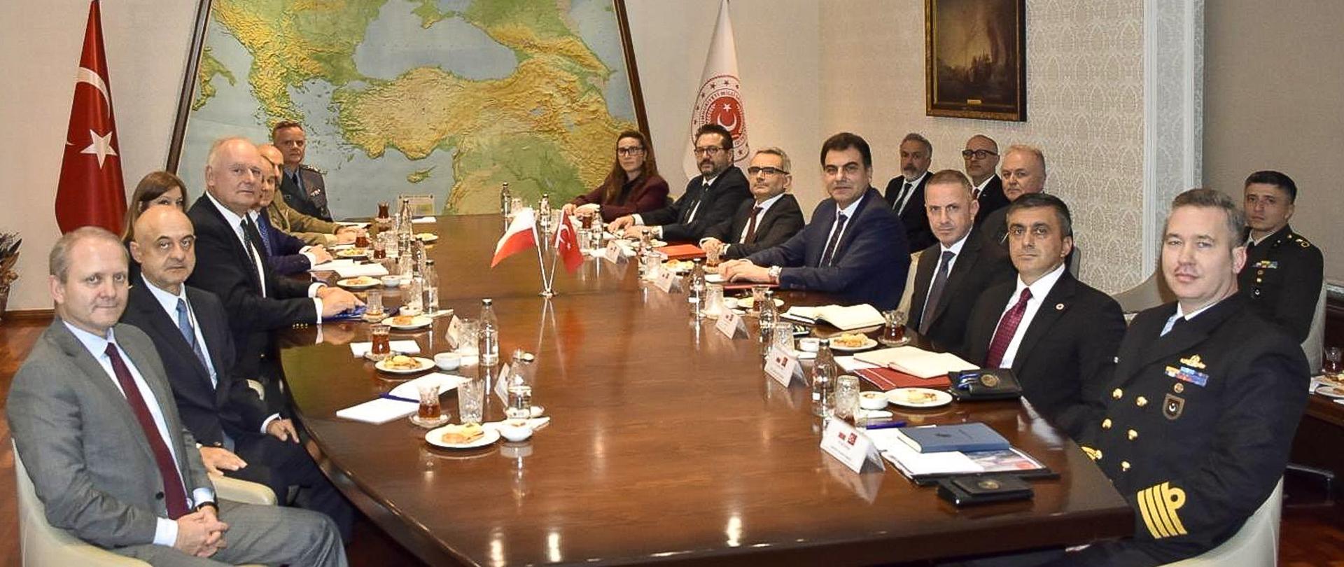 28 października 2025 r. sekretarz stanu w MON Paweł Zalewski przebywał z roboczą wizytą w Ankarze. Wiceminister przeprowadził konsultacje z wiceministrem Obrony Narodowej Turcji Musą Heybetem oraz odbył spotkania w Ministerstwie Spraw Zagranicznych.
