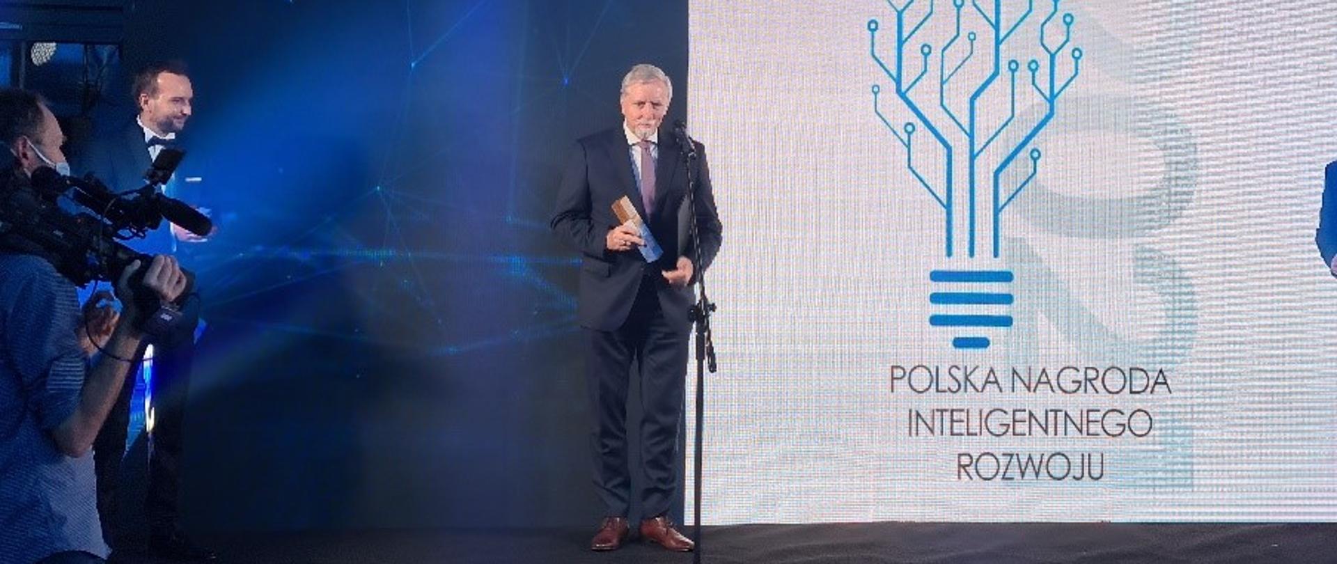 Dyrektor NCBR odbiera Polską Nagrodę Inteligentnego Rozwoju w honorowej kategorii - Wspieranie innowacyjności i konkurencyjności gospodarki.