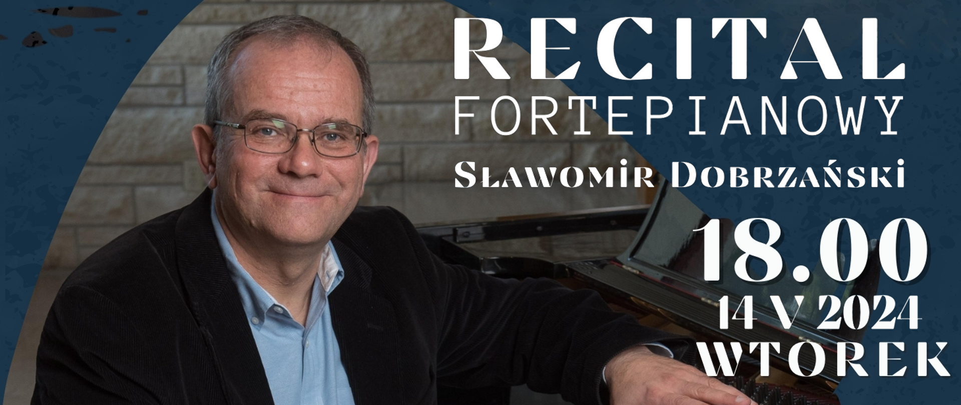 Baner przedstawia zdjęcie pana Sławomira Dobrzańskiego siedzącego przy fortepianie. Zdjęcie otaczają niebieskie kształty. Po prawej stronie białe napisy: „Recital fortepianowy”, „Sławomir Dobrzański” oraz data i godzina koncertu.