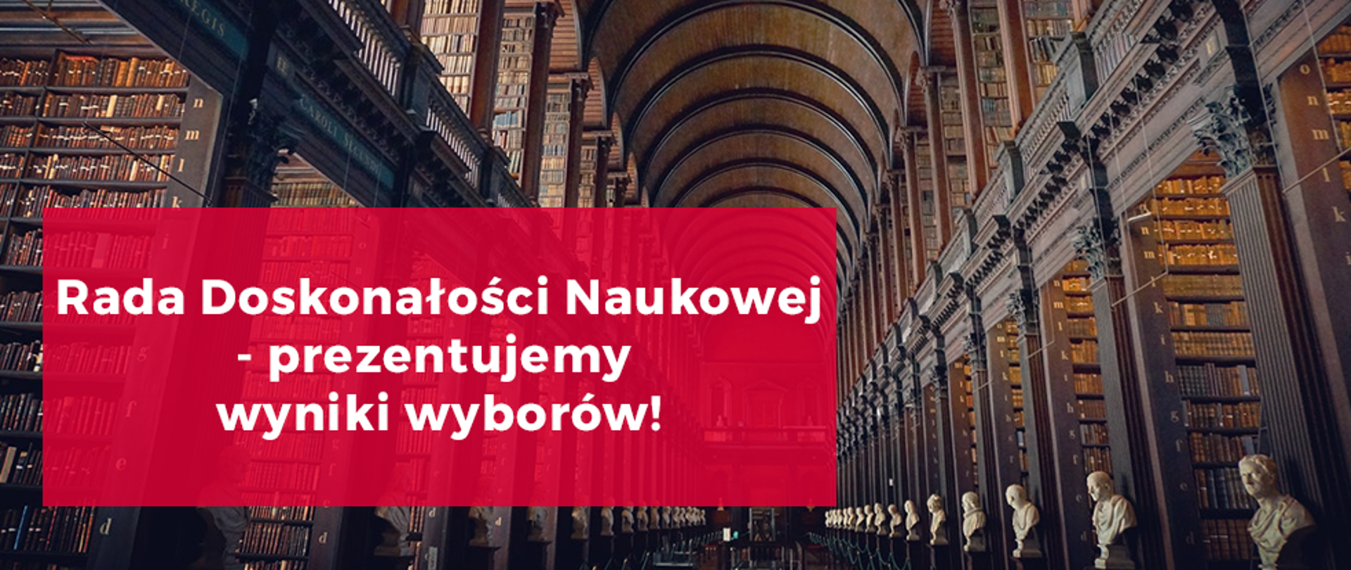 Na zdjęciu widać starą bibliotekę. Na czerwonym polu biały napis: Rada Doskonałości Naukowej - prezentujemy wyniki wybrów
