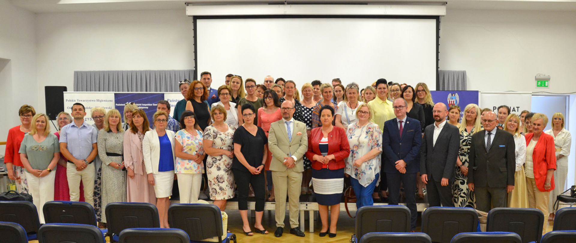 Zdjęcie grupowe uczestników trzeciej odsłony konferencji "Dbaj o zdrowie" zorganizowanej w Toruniu