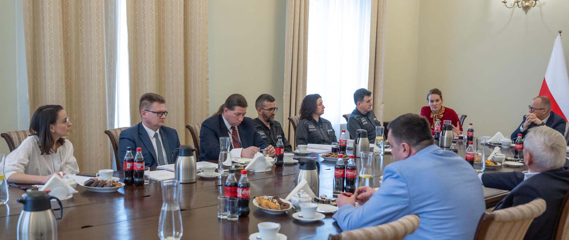 Spotkanie ministra Bodnara i wiceministry Ejchart z przedstawicielami związków zawodowych SW