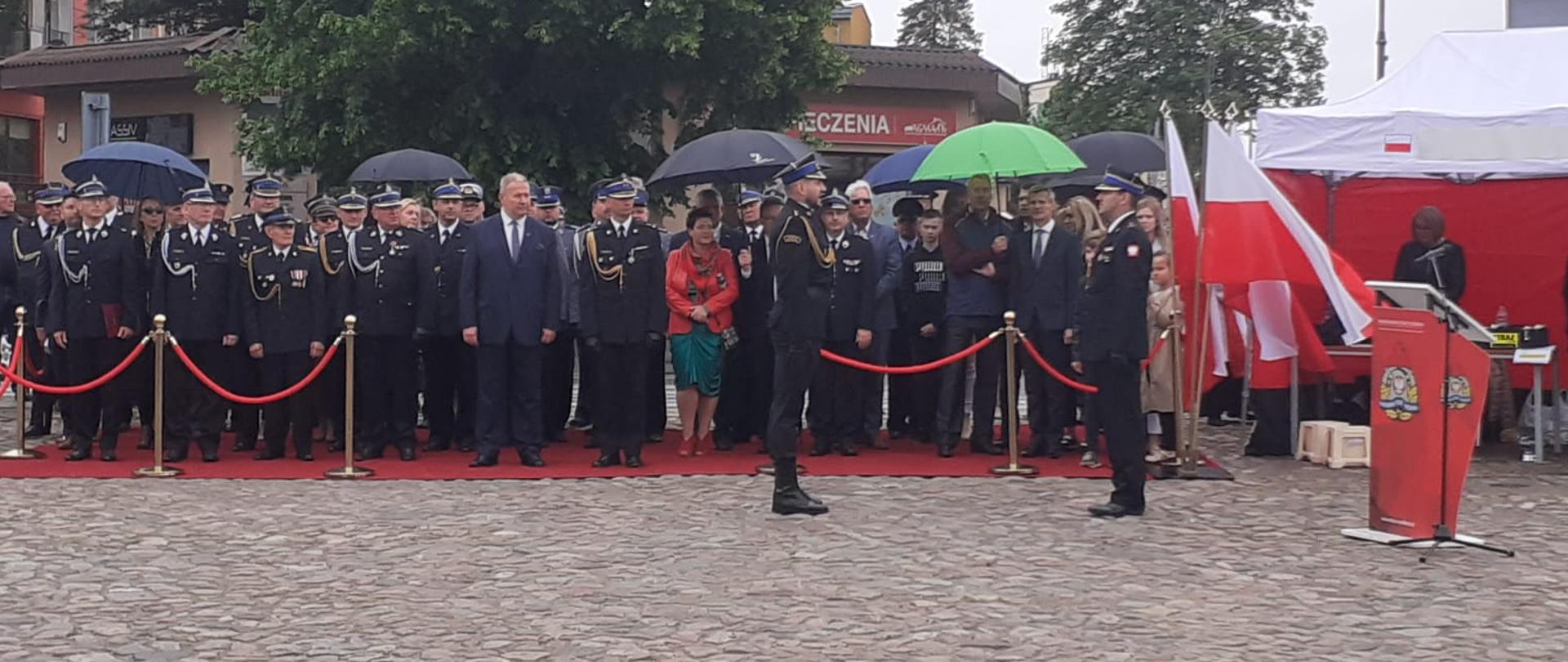 Zdjęcie przedstawia strażaków podczas dnia strażaka.