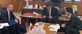 Wiceminister Krzysztof Kubów i Wiceminister Hideki Makihara