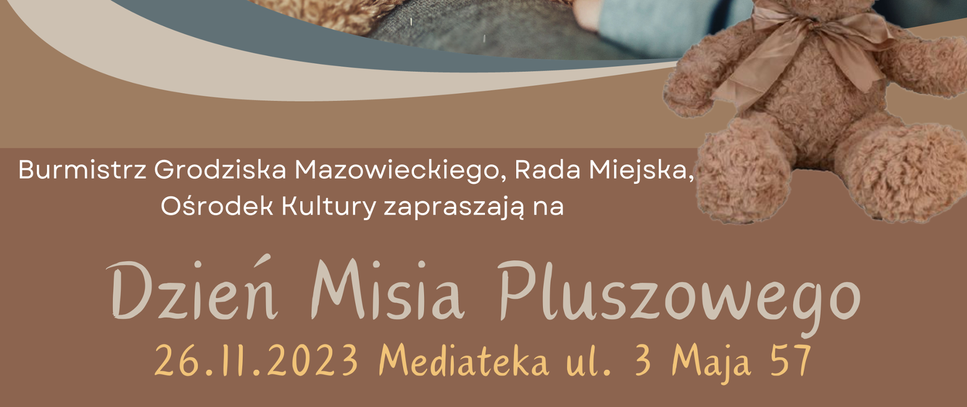 Na plakacie mały chłopiec przytulony do misia, barwy beżowo-brązowe, białe napisy informujące o wydarzeniu