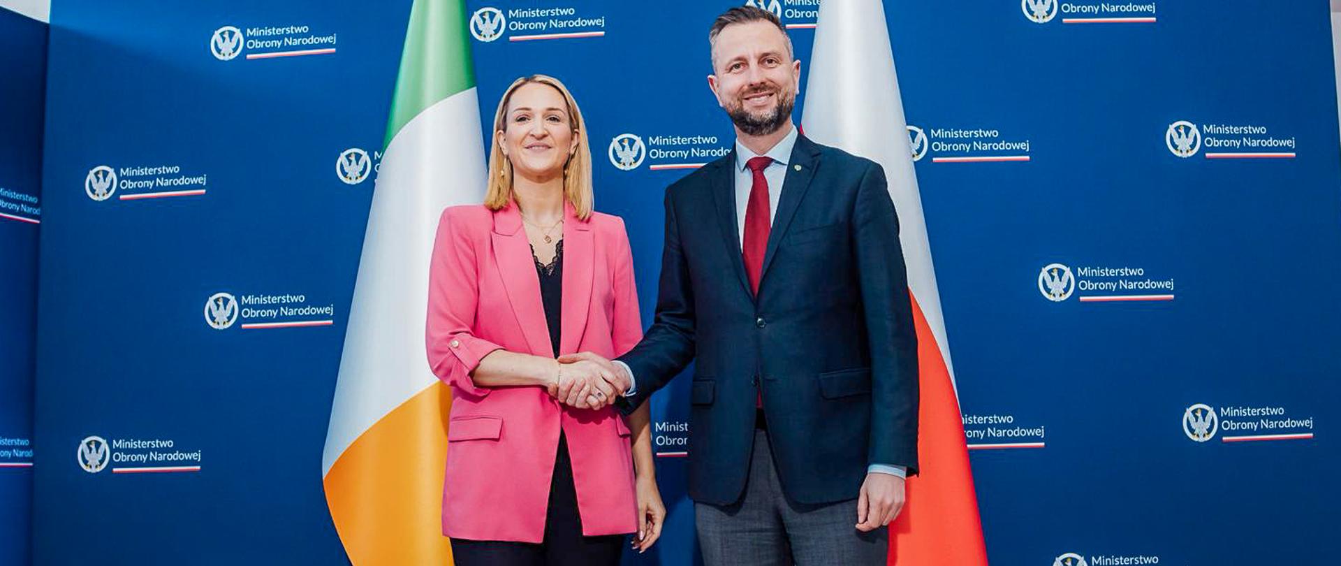 27 kwietnia 2026 r. w siedzibie MON w Warszawie Władysław Kosiniak-Kamysz, wicepremier - minister obrony narodowej Polski spotkał się z Helen McEntee, ministrem spraw zagranicznych i handlu, ministrem obrony Irlandii. Fot. Krzysztof Niedziela/MON