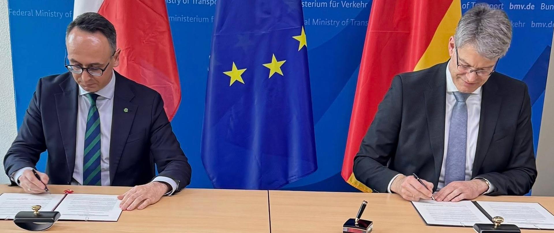 Ministrowie Dariusz Klimczak i Patrick Schnieder podpisali w Berlinie list Intencyjny dotyczący rozwoju transgranicznych połączeń kolejowych i drogowych, obejmujący projekty realizowane w ramach instrumentu SAFE, wzmacniające bezpieczeństwo, mobilność i konkurencyjność całego regionu.