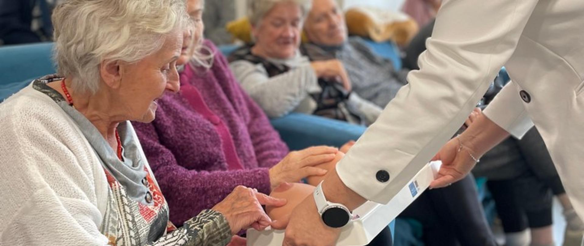 Spotkanie z Seniorami w ramach projektu „Co kryją Twoje piersi?”