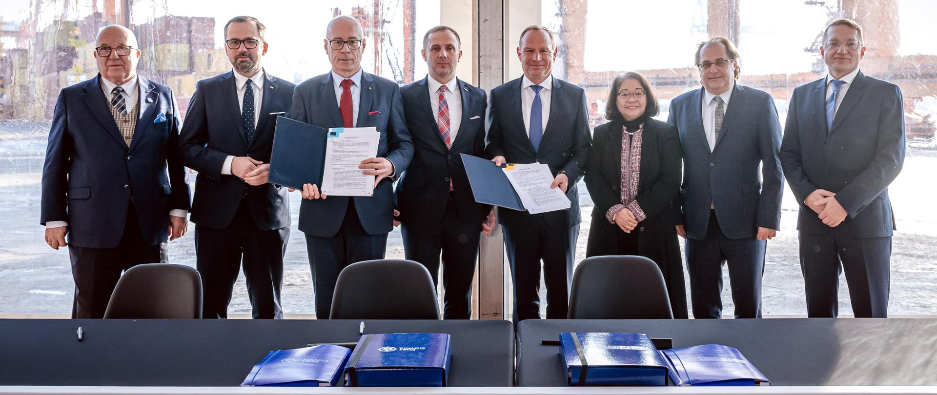 Podpisane umowy na dzierżawę terminala kontenerowego w Porcie Gdańsk