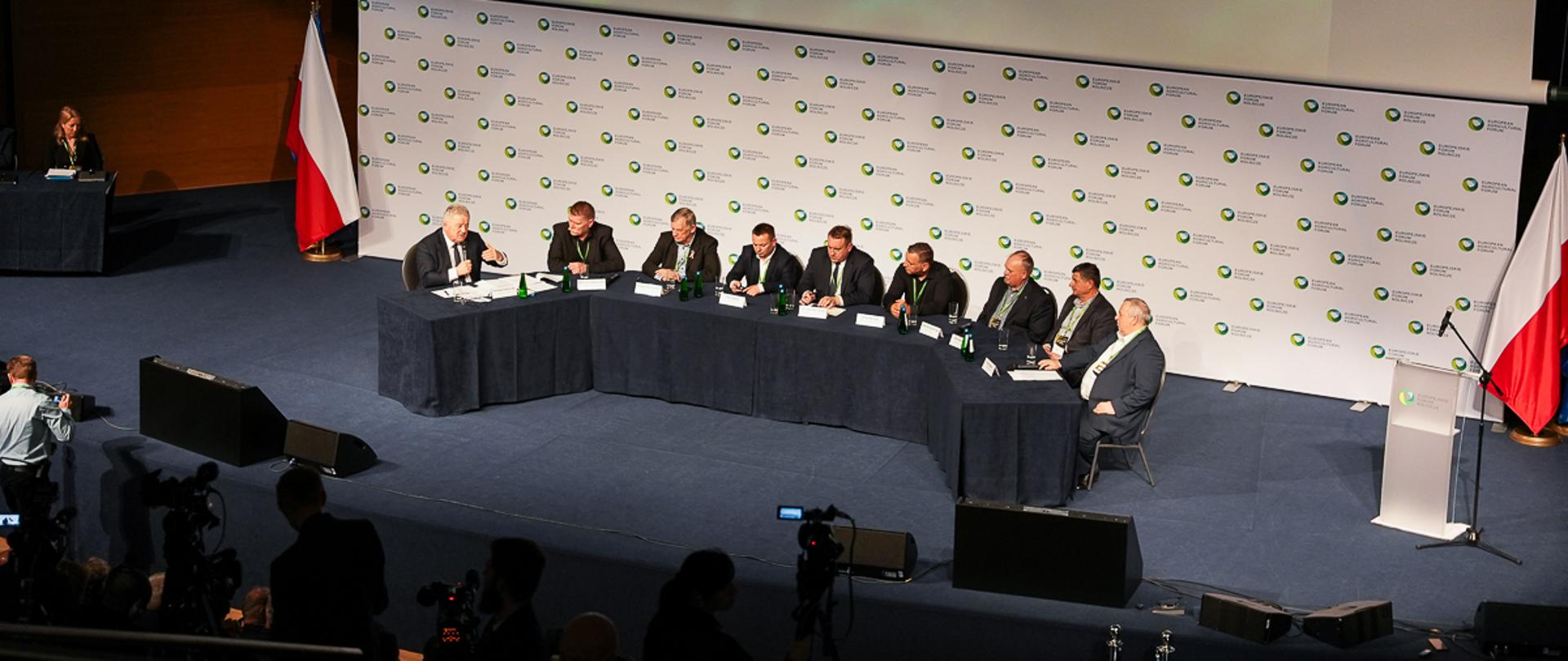 Debata z przedstawicielami protestujących rolników (fot. MRiRW)