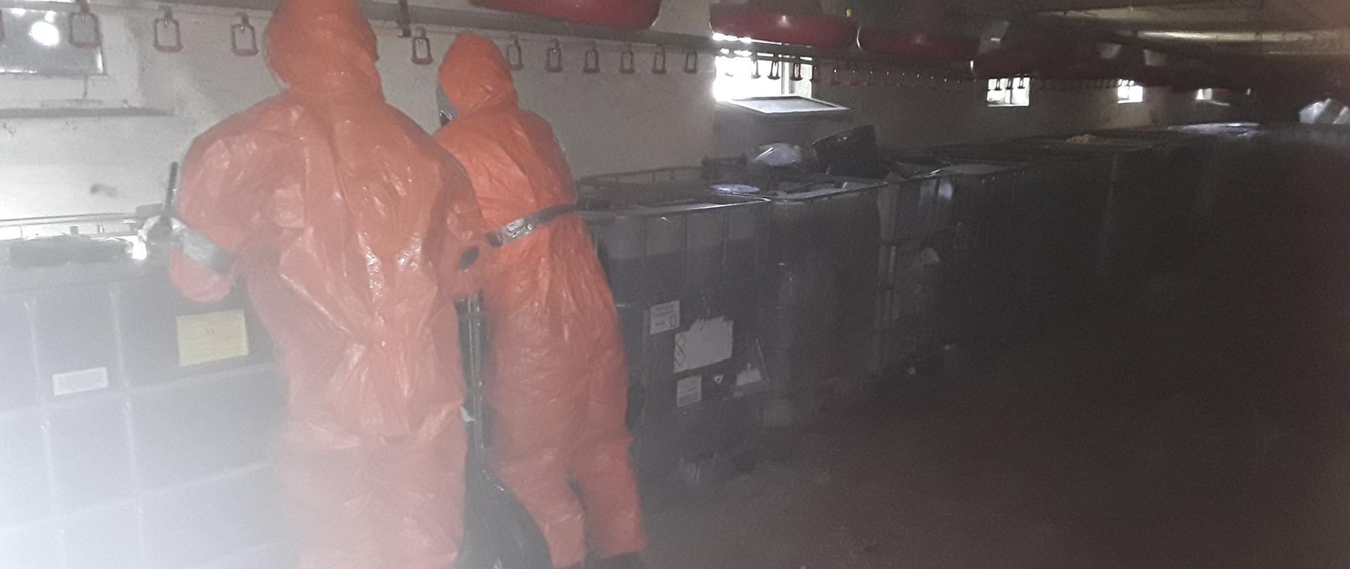 Pobór próbek z pojemników o pojemności 1000 l. 