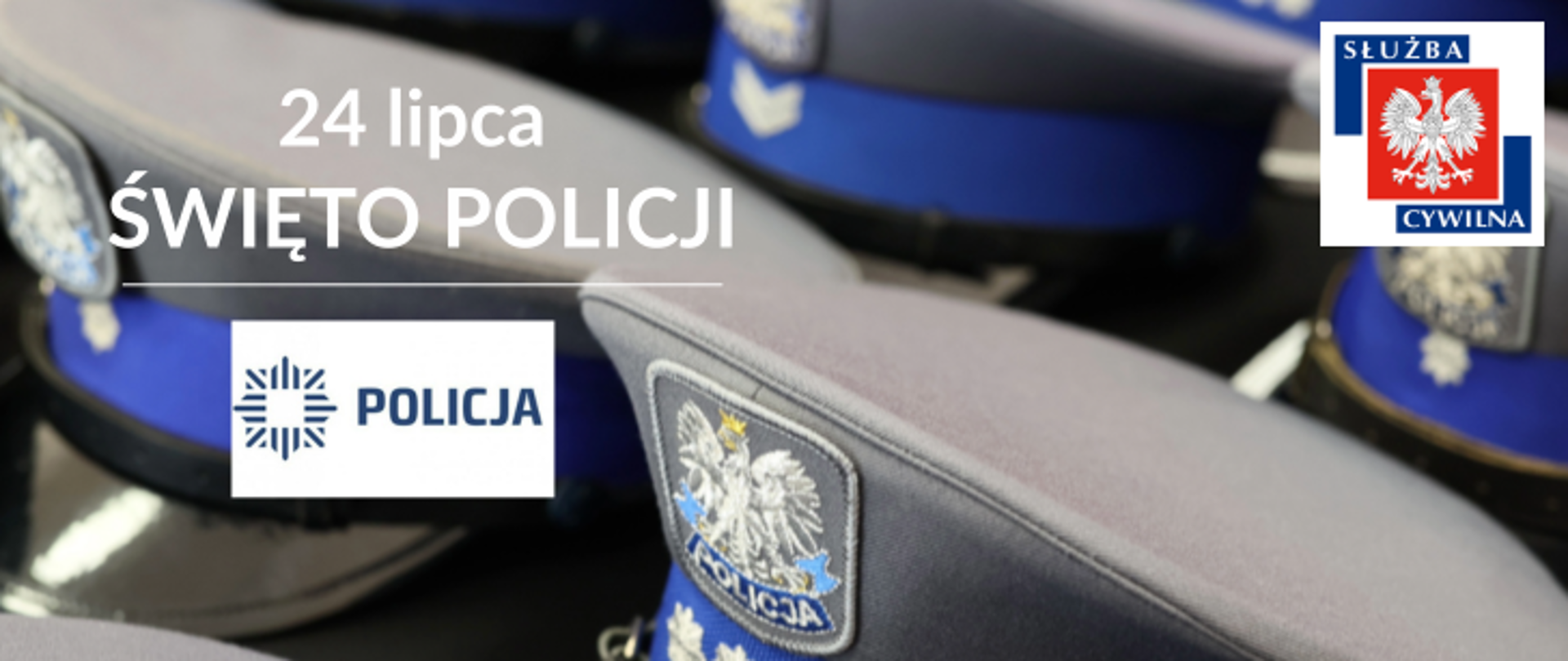 Grafika promująca Święto Policji obchodzone 24 lipca. W tle widoczne są granatowe policyjne czapki służbowe z niebieskimi otokami i emblematami. Na pierwszym planie znajduje się czapka z naszywką przedstawiającą orła i napis „Policja”. Po lewej stronie umieszczono tekst: „24 lipca ŚWIĘTO POLICJI” oraz logo Policji. W prawym górnym rogu znajduje się znak Służby Cywilnej. Dominują kolory granatowy, niebieski i biały.
