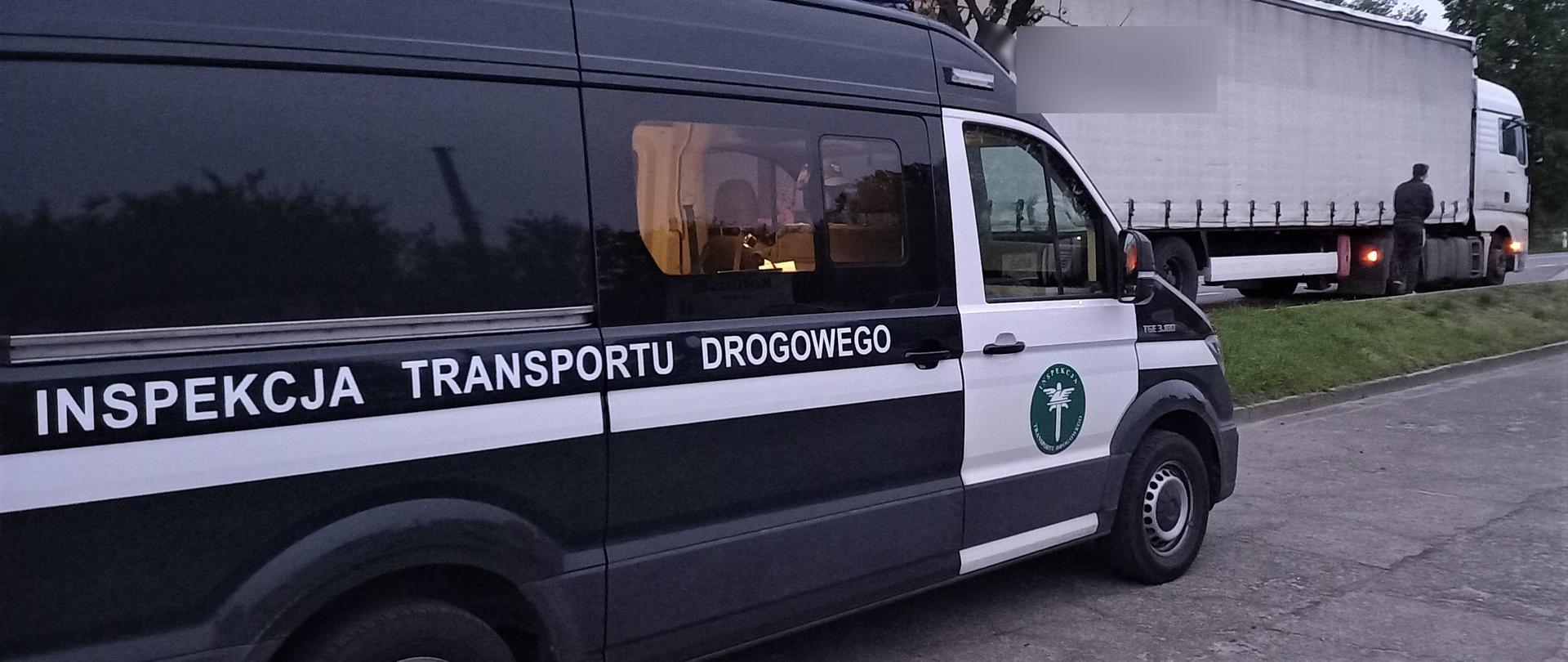 Inspektorzy zatrzymali do kontroli zespół pojazdów, którym polski przedsiębiorca przewoził materiały niebezpieczne