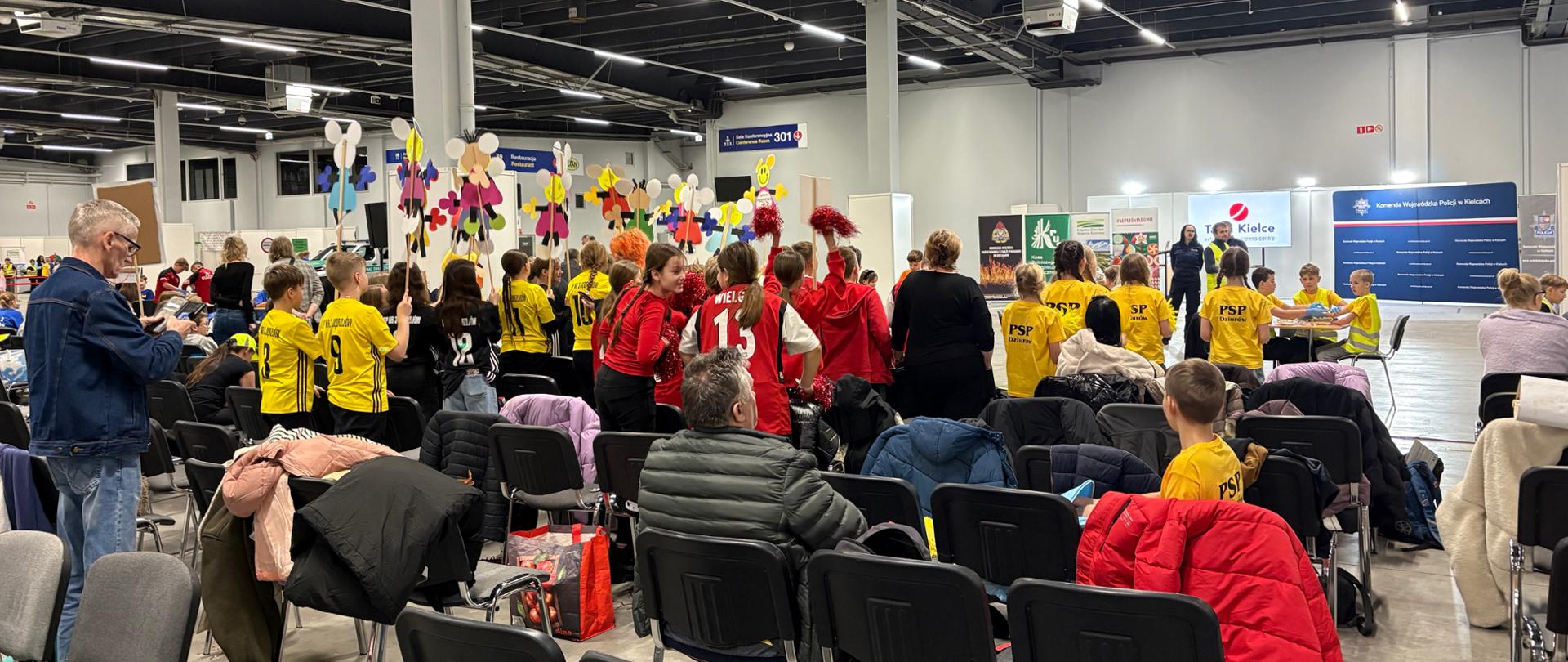 Zdjęcie przedstawia uczestników akcji profilaktycznej.