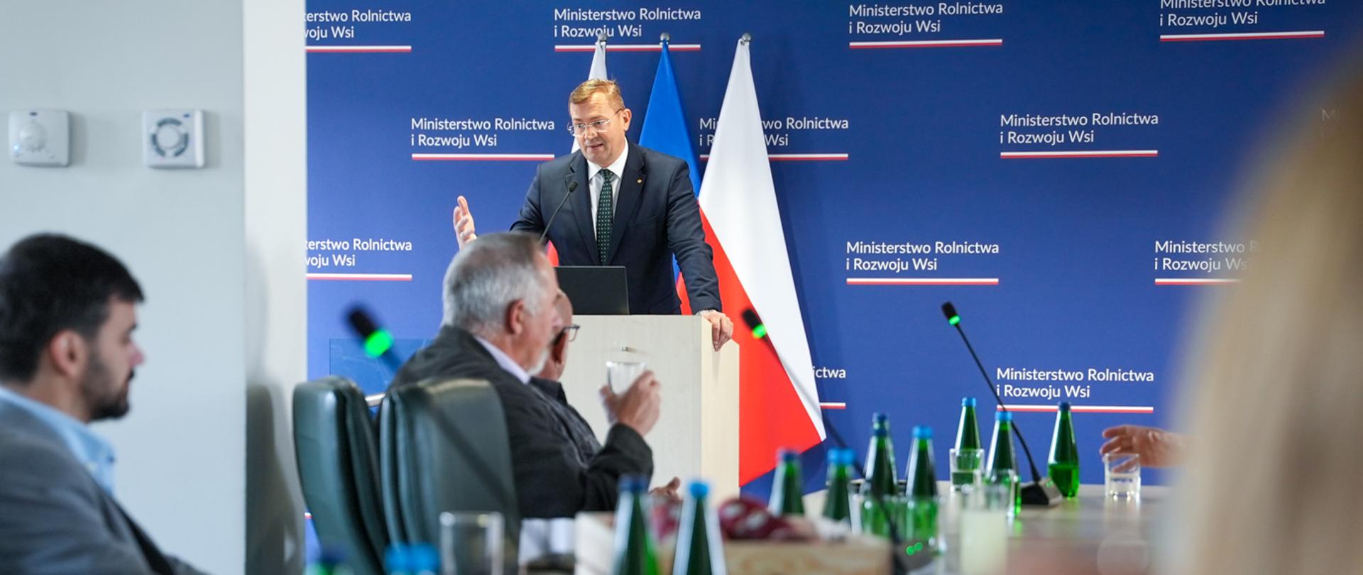 Wiceminister Stefan Krajewski otwiera spotkanie (fot. MRiRW)