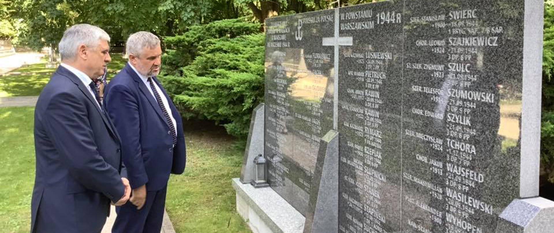 minister rolnictwa i rozwoju wsi Jan Krzysztof Ardanowski wraz z podsekretarzem stanu Janem Białkowskim