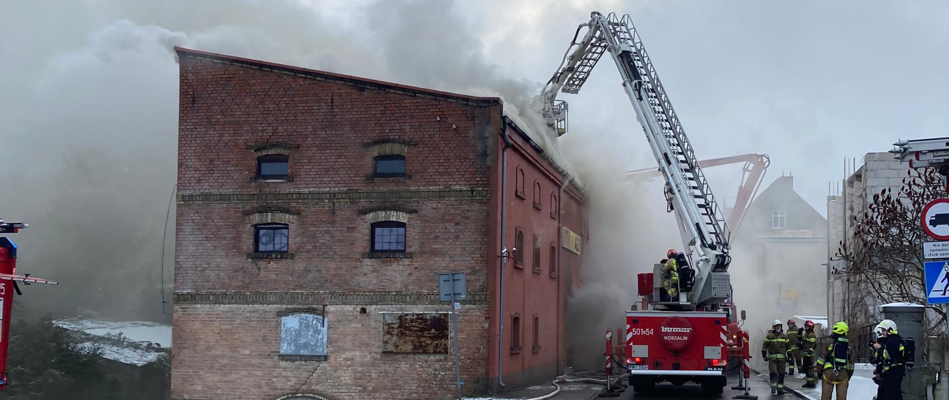 Pożar budynku handlowo-usługowego