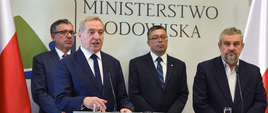 minister środowiska Henryk Kowalczyk, minister rolnictwa i rozwoju wsi Jan Krzysztof Ardanowski, p.o. prezesa zarządu Narodowego Funduszu Ochrony Środowiska i Gospodarki Wodnej Marek Ryszka, zastępca prezesa zarządu NFOŚiGW Artur Michalski