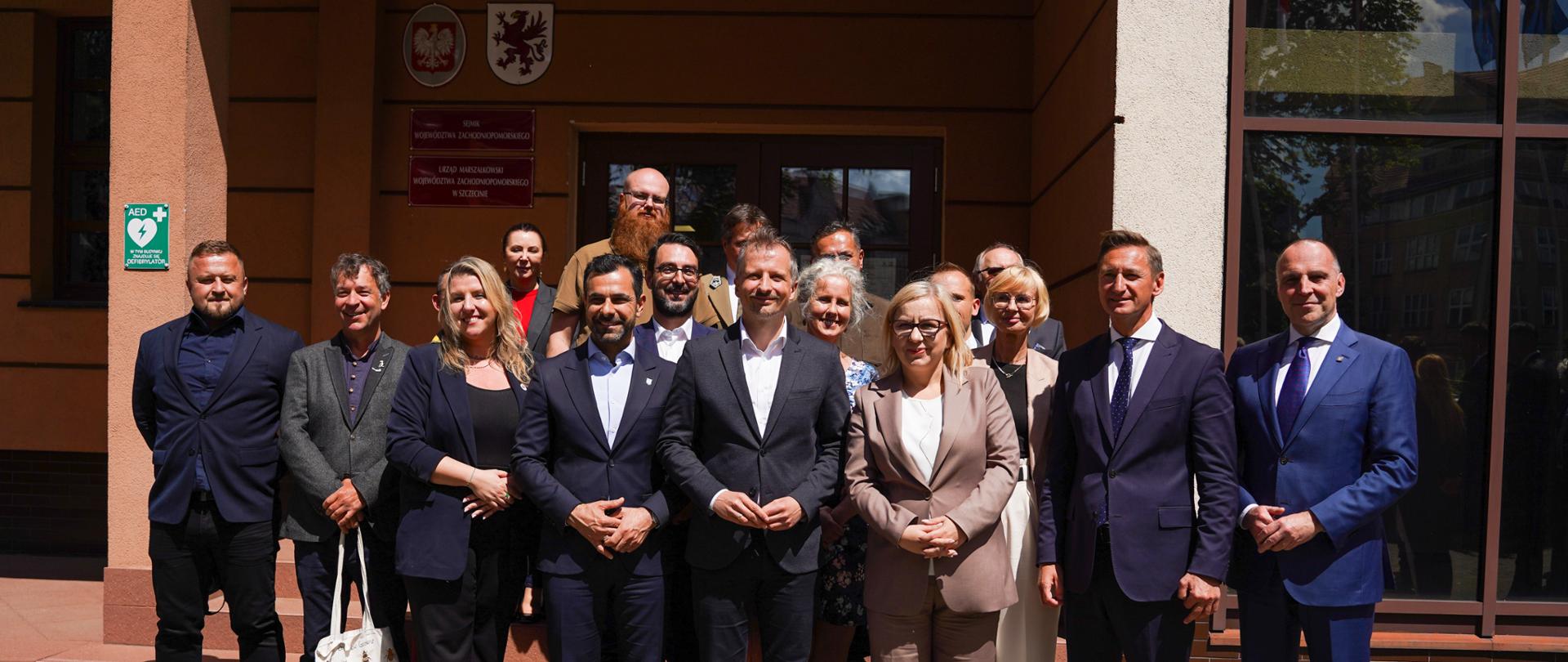 wspólne zdjęcie po sesji Sejmiku