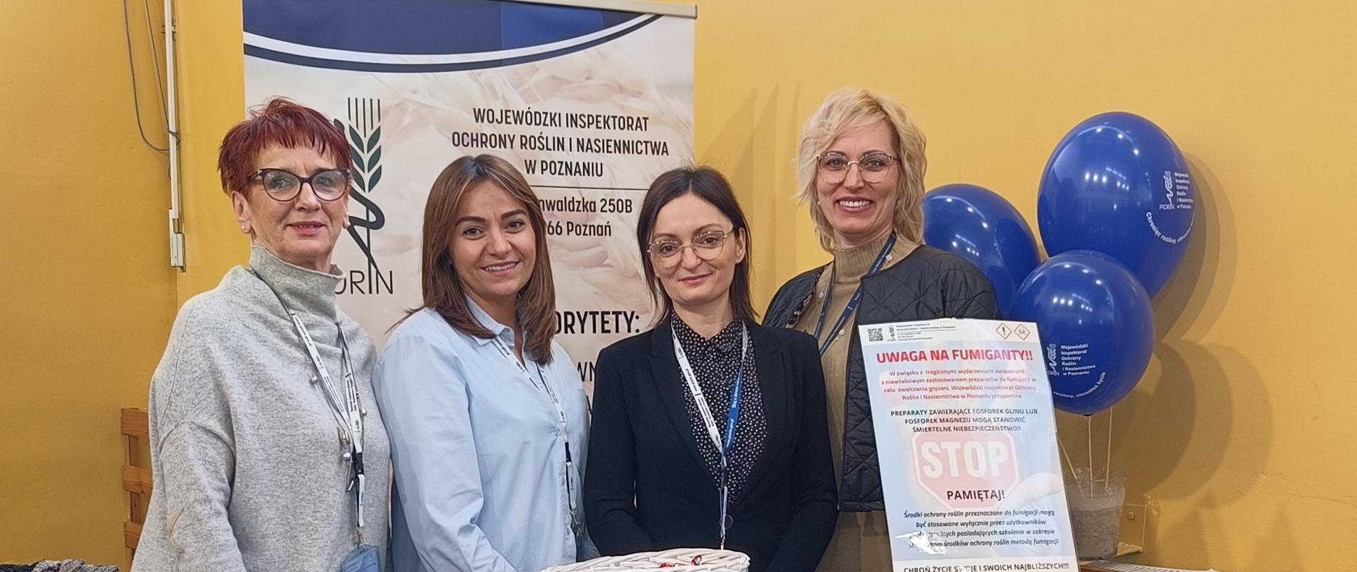 Pracownicy Oddziału w Gostyniu przy stoisku informacyjno-edukacyjnym WIORiN w Poznaniu