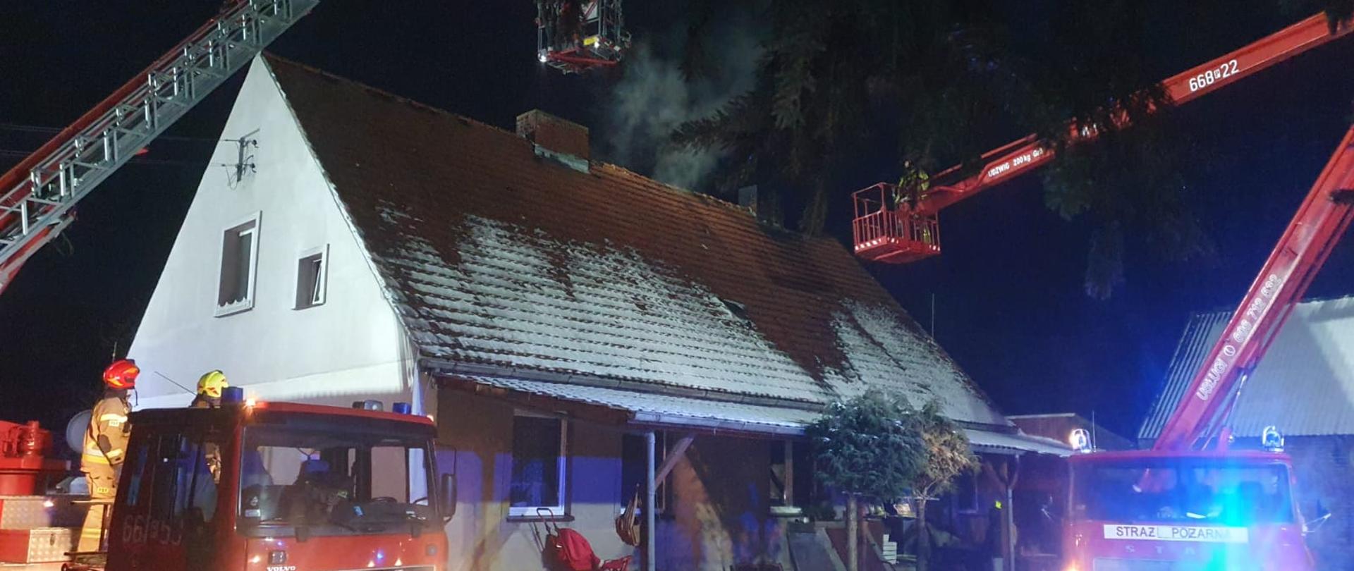 Na zdjęciu strażacki podnośniki 