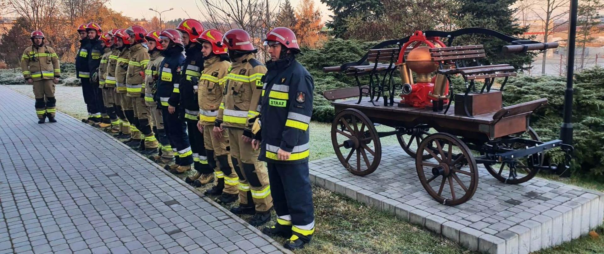 Uroczyste podniesienie flagi w KP PSP Olkusz 