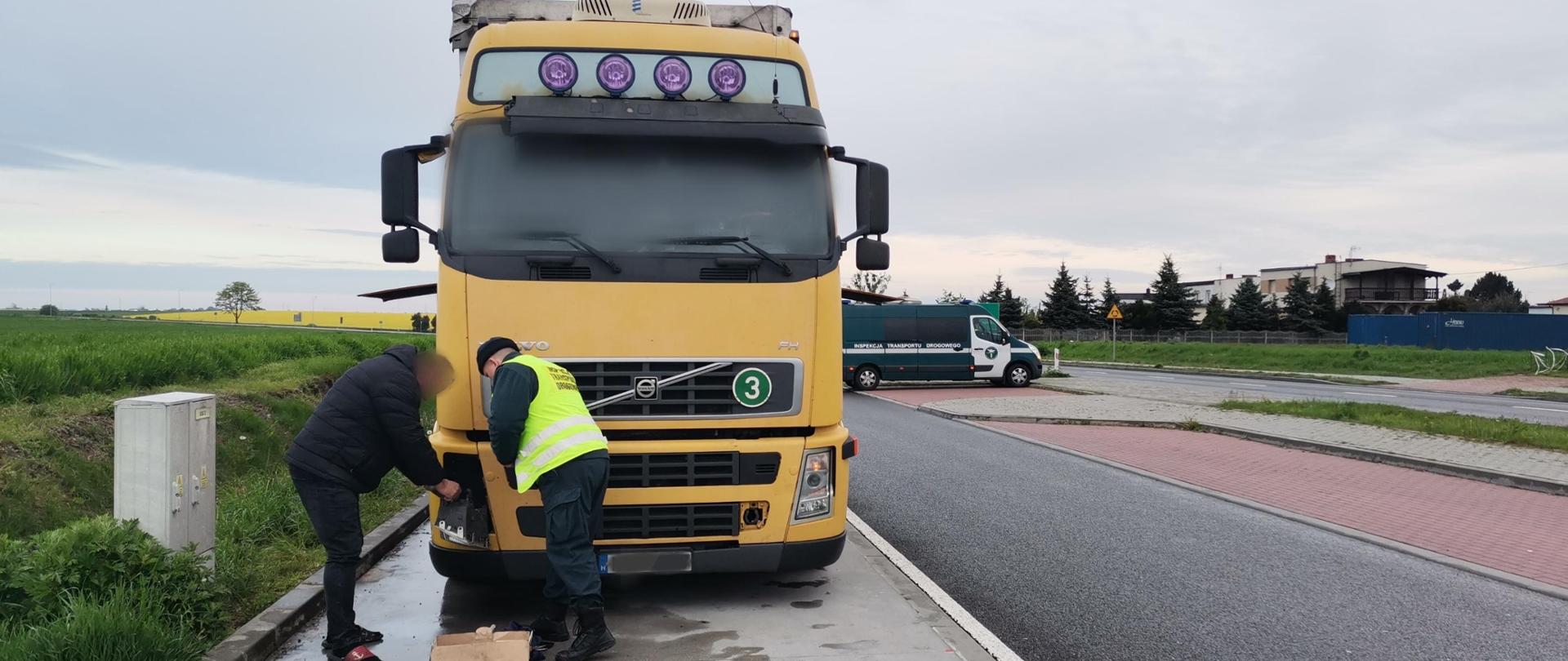 Kontrolowany pojazd na punkcie kontrolnym