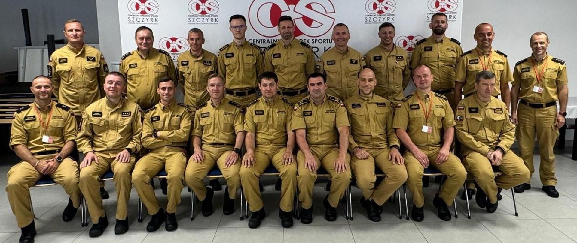 Grupowe zdjęcie strazaków