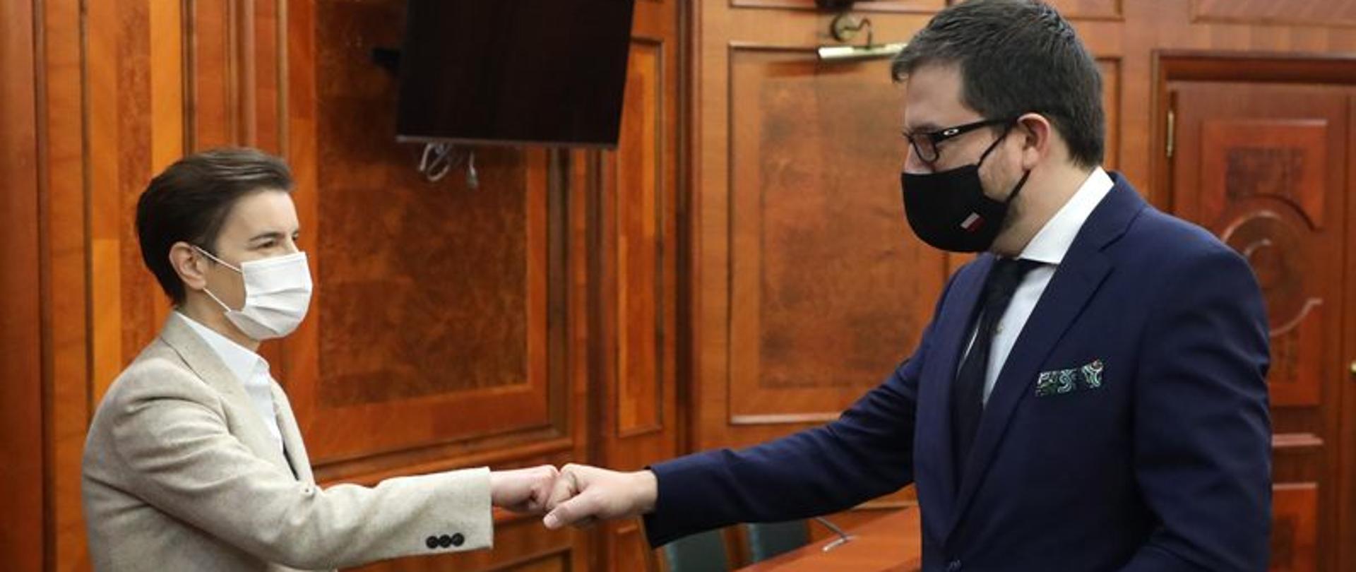 Sastanak premijerke A. Brnabić sa ambasadorom Republike Poljske 9. decembra 2020. bio je posvećen političkoj, ekonomskoj i investicionoj saradnji, kao i saradnji u oblasti podrške srpskim reformama usmerenim na ispunjavanje uslova za pristupanje EU.