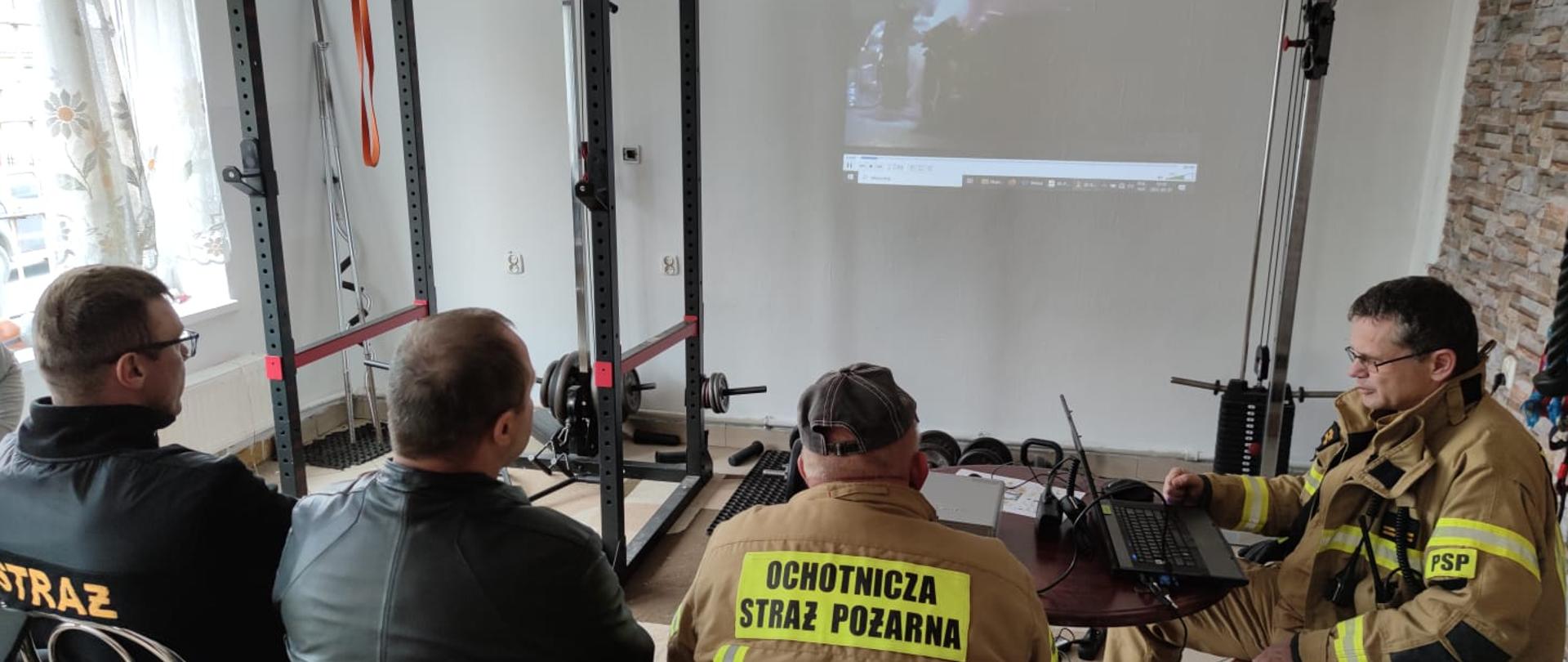 Szkolenie w zakresie bezpieczeństwa działań ratowniczo-gaśniczych podczas zdarzeń z udziałem samochodów elektrycznych i instalacji fotowoltaicznych