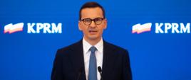 Premier Mateusz Morawiecki podczas konferencji prasowej.