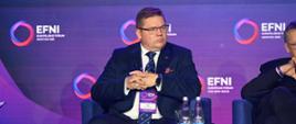 Wiceminister Sławomir Ćwik podczas panelu OZE fundamentem transformacji energetycznej: szanse i wyzwania dla Europy i Polski na Europejskim Forum Nowych Idei w Sopocie.