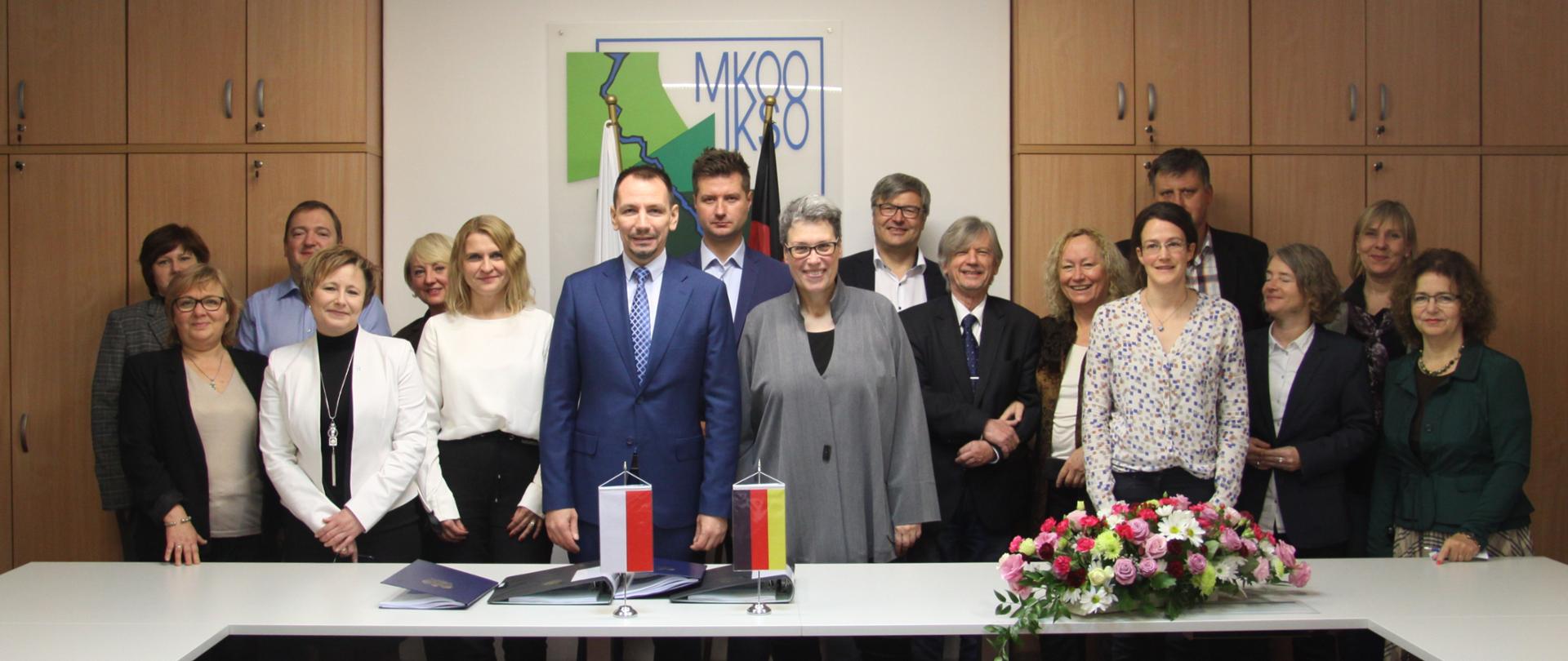 Wspólne zdjęcie uczestników posiedzenia